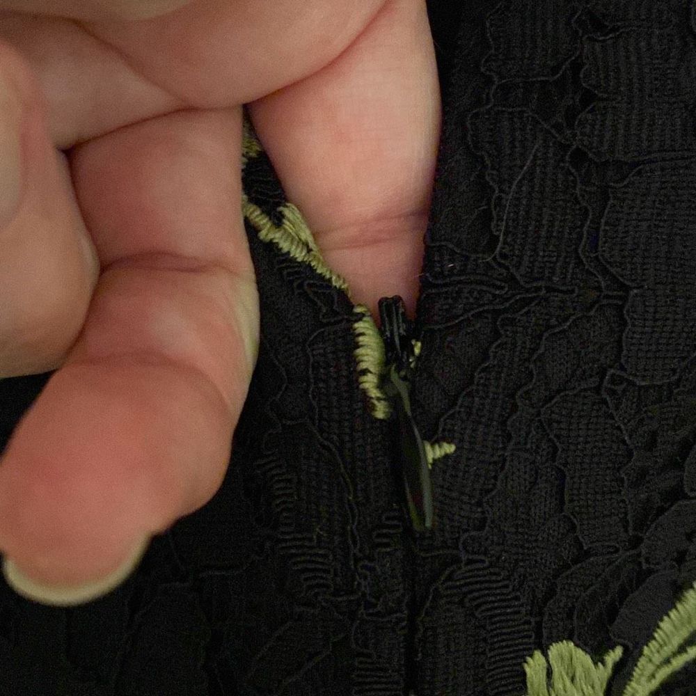 Alexa Admor Black Floral Lace Top, Size Small. - Picture 8 of 15